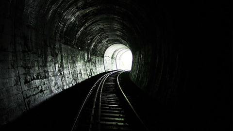 SIEMPRE HAY LUZ AL FINAL DEL TÚNEL
